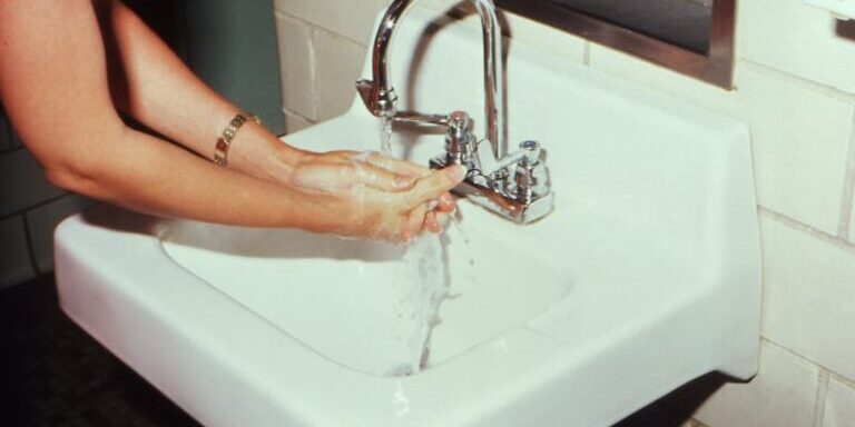 Professional sink and plumbing cleaning service