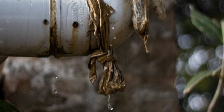Leaking pipe causing water damage
